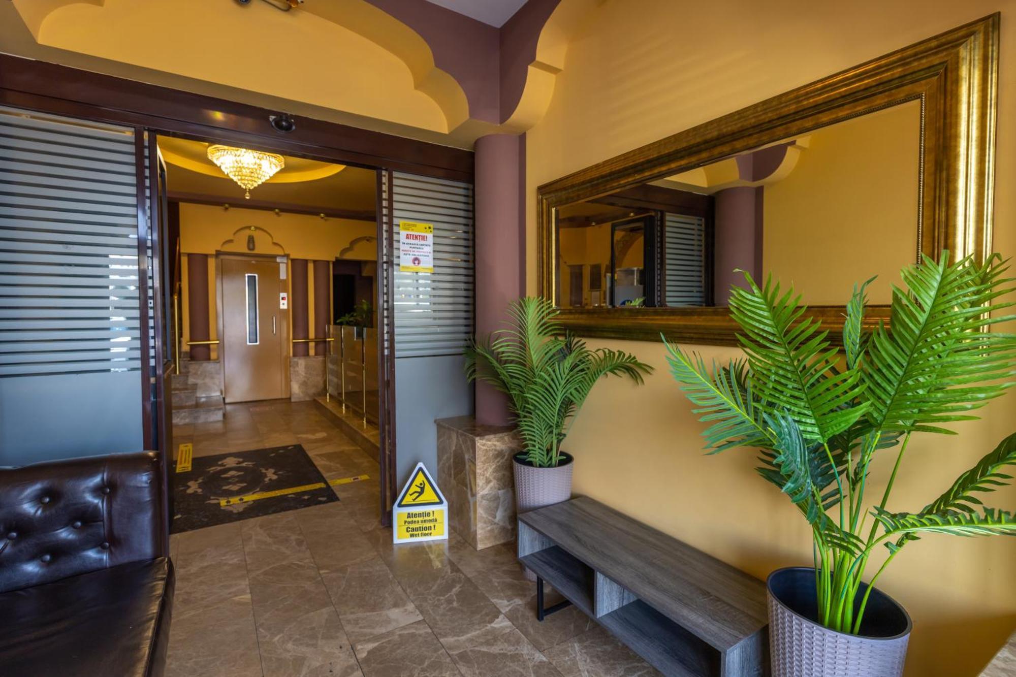 Hotel Sir Gara De Nord Бухарест Экстерьер фото