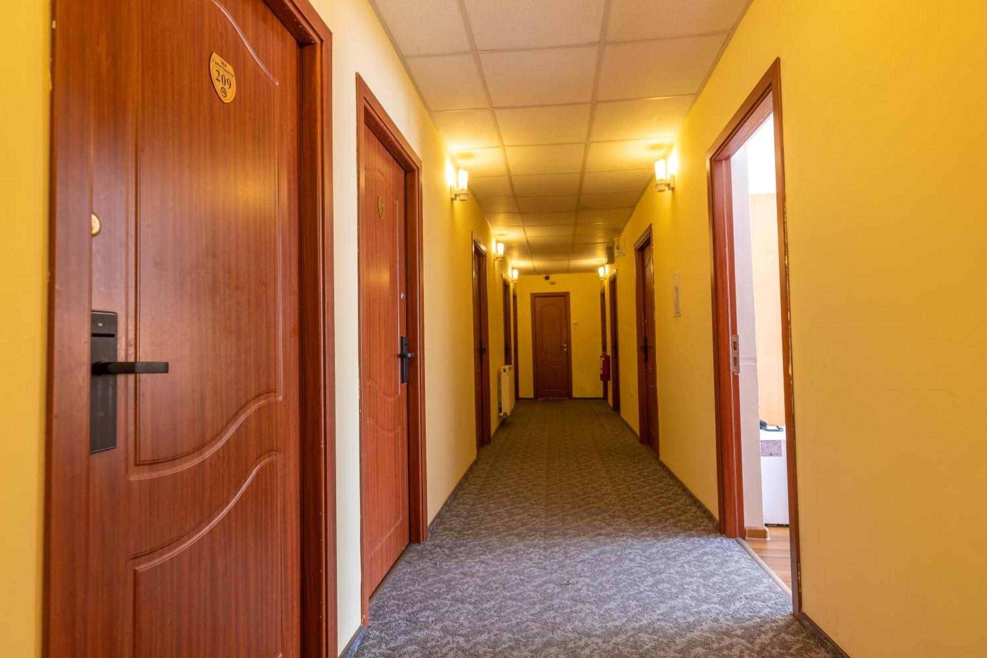 Hotel Sir Gara De Nord Бухарест Экстерьер фото
