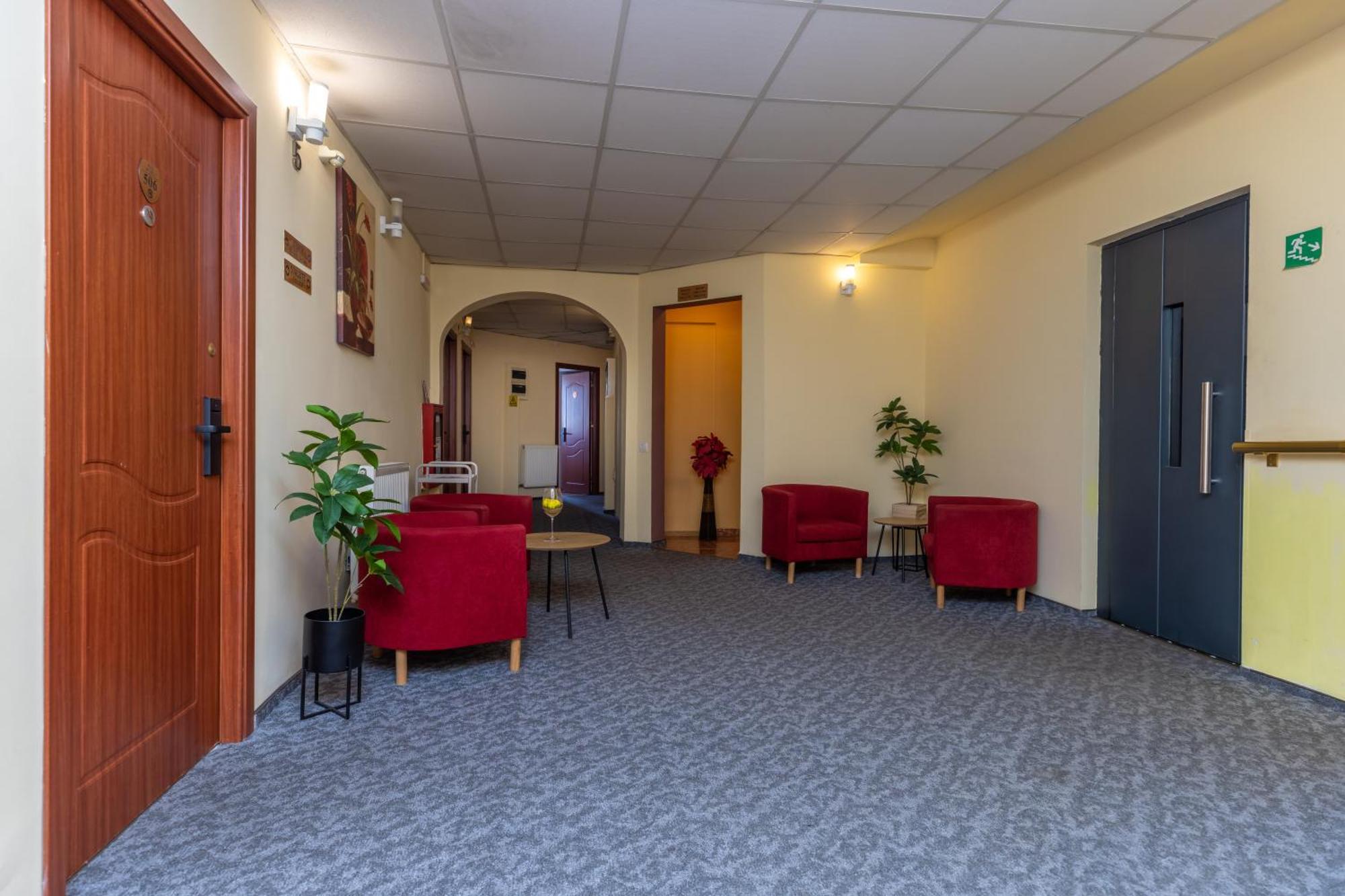 Hotel Sir Gara De Nord Бухарест Экстерьер фото