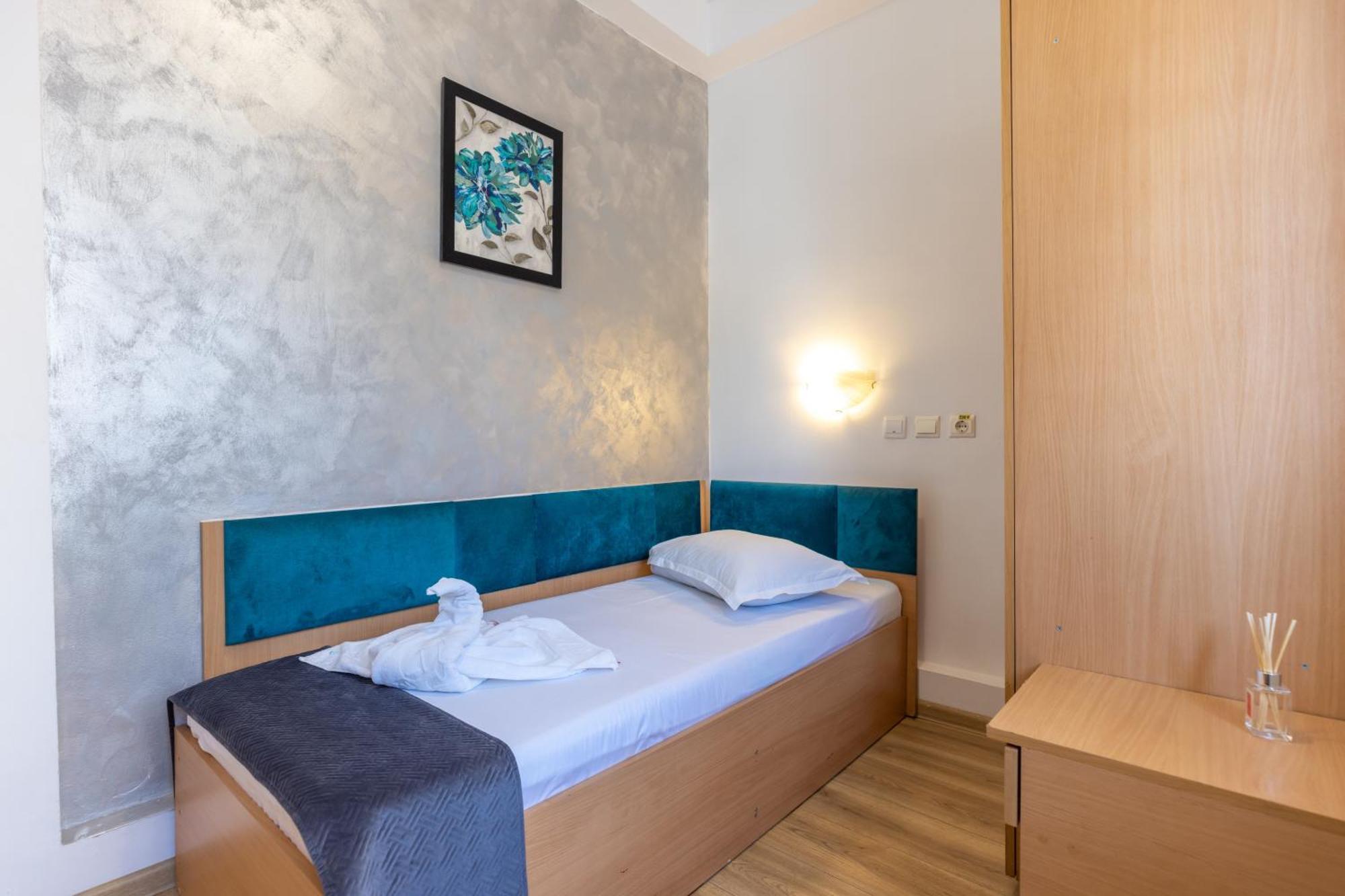 Hotel Sir Gara De Nord Бухарест Экстерьер фото