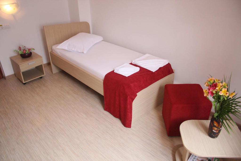Hotel Sir Gara De Nord Бухарест Экстерьер фото