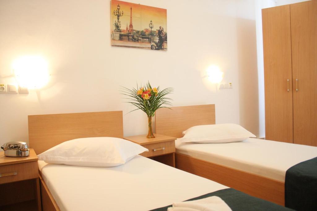 Hotel Sir Gara De Nord Бухарест Экстерьер фото