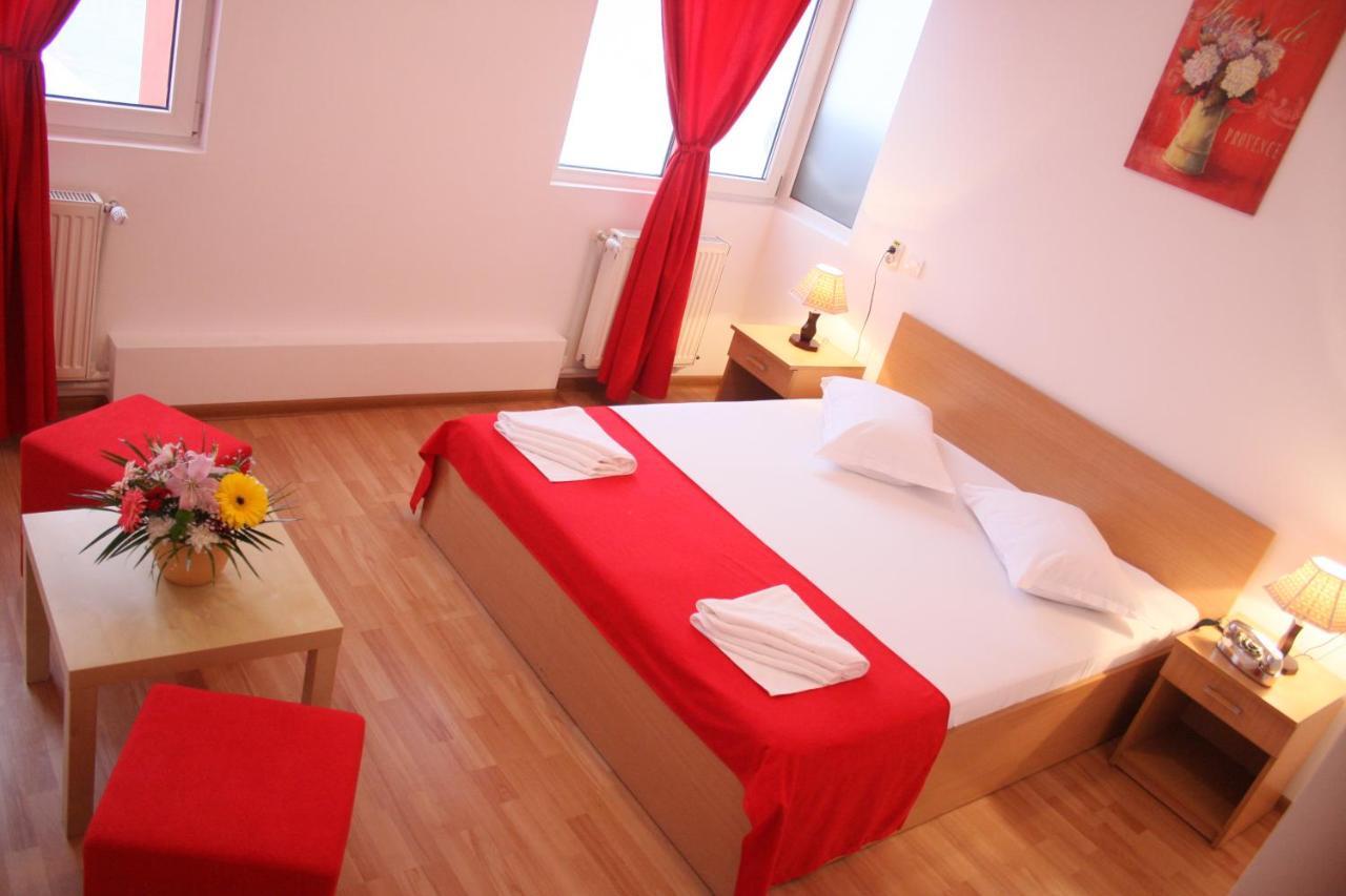 Hotel Sir Gara De Nord Бухарест Номер фото